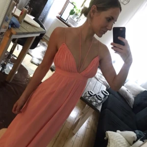  - Balklänning. I perfekt skick 