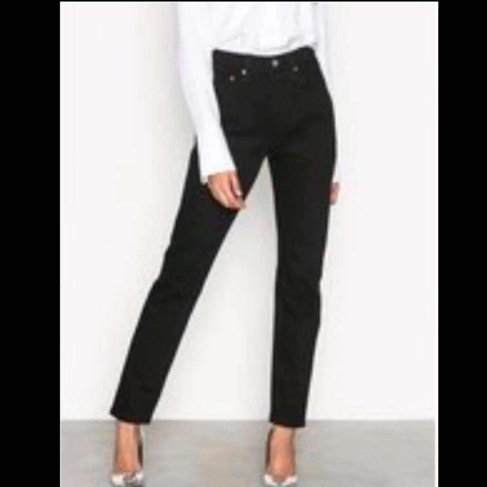 Ett par sjukt snygga Levis jeans i bra passform!  Priset kan diskuteras. Jeans & Byxor.