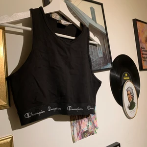 Champion - Topp från champion, funkar även som sport-bh. Cool och skön! 