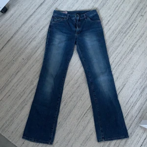 Malboro jeans - Är tvungen att sälja mina malboro classic jeans då de är för små för mig:/ skriv om du har fler frågor. Ganska små i storleken. 