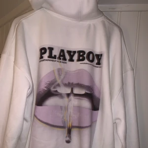 Playboy x missguided hoodie - Inressekoll på mim Playboy x missguided hoodie! Storlek 36 men stor i storleken då det är en oversized modell. Skicka privat för fler bilder. Lappen är kvar och den är aldrig använd, bara testad då det var fel storlek för mig. Kan mötas upp i Örebro eller skicka. Nypris 680kr, kom med prisförslag