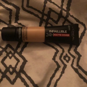 Oanvänd loreal foundation  - Oanvänd infaillabe 24H matte foundation säljes för 70 kr + frakt färgen 290 ambre doré golden amber 