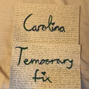 Låtar skrivna på papper, design - Jag har börjat göra sånna här! Skriv till mig privat ifall ni skulle vilja ha en annan låt eller en annan färg. Jag kan göra vilken som helst och det blir samma pris! Frakten står köparen för:) om ni bor i Trollhättan eller Vänersborg kan jag möta upp er.