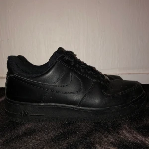 Nike air force 1 - Strl 40.5. Bra skick, bara använd ett fåtal gånger