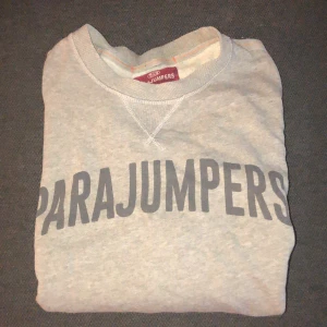 Parajumpers sweatshirt  - Äkta & använd fåtal ggr, men är som ny! Nypris är 1799kr, bud startar på 600, men säljs för 1000kr vid köp direkt.