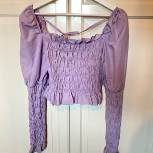 Lila topp - Lila topp från Gina Tricot som endast är använd 2ggr. 100kr!