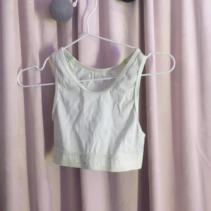 Sporttopp från newbody - Super gammal sporttopp som aldrig används