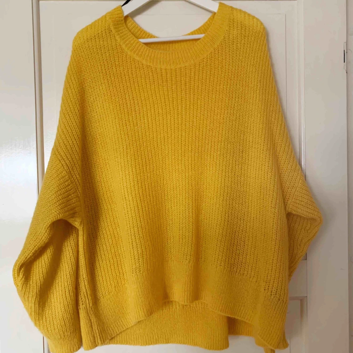 Gul oversized sweatshirt från HM, knappt använd