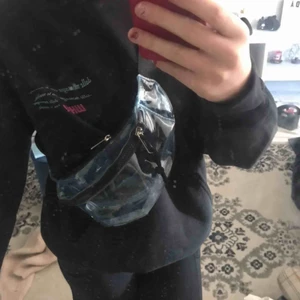  - Väska från Urban outfitters 💖🤩🤩🤩🤩 genomskinlig och väldigt användbar till festivaler