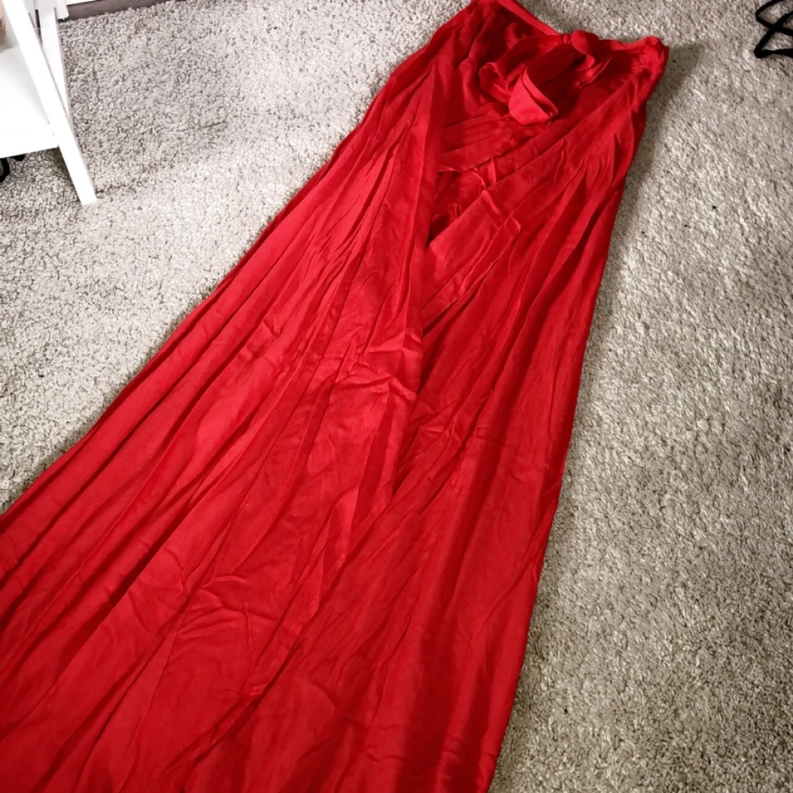 Röd omlott maxikjol