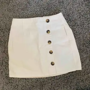 Fin kjol från topshop, köpt i Teneriffa men aldrig använd, storlek S/36