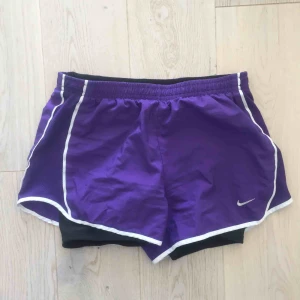  - Träningsshorts från Nike. Så fina, men tyvärr för små för mig :(( Möts i Täby eller fraktar.