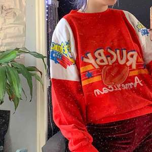 Retro sweater från en vintage affär i Italien. Sitter pösigt med coolt tryck