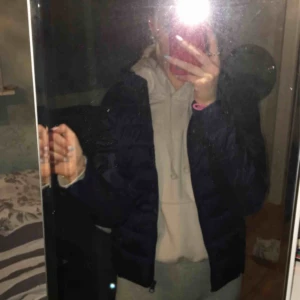  - Mörkblå dunjacka från zalando ingen luva