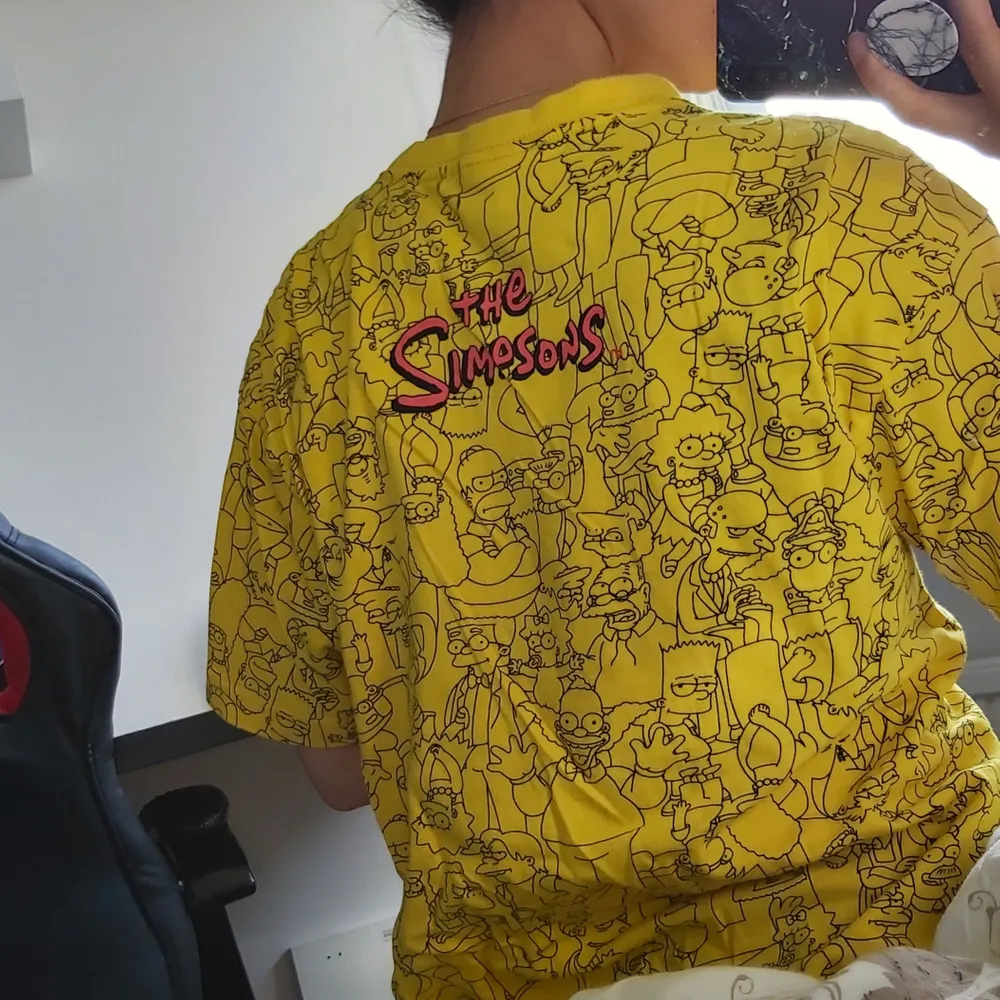 Säljer denna feta Simpson tröjan. Köpte den på Carling för runt 300 kr. Kan mötas upp i Lund annars står köparen för frakten . T-shirts.