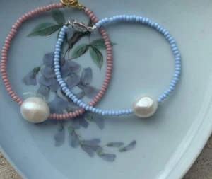 Handgjorda smycken  - Säljer jättefina handgjorda smycken. Kontakta mig för egen beställning🦋