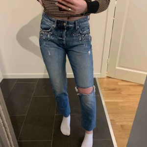  - Superfina jeans med stenar från hm, nypris 399kr