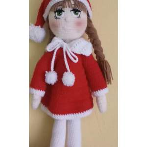 Super söt handgjord docka! Funkar till julklapp eller till dina barn. Egengjord. 
