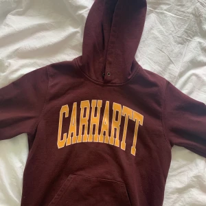 carhartt hoodie  - köpt här på plick, själv har jag använt den fåtal gånger. Bra skick 