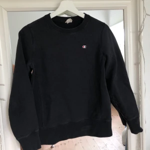 Champion sweatshirt  - Storlek M men sitter som en xs/s! Köpt för 699kr 