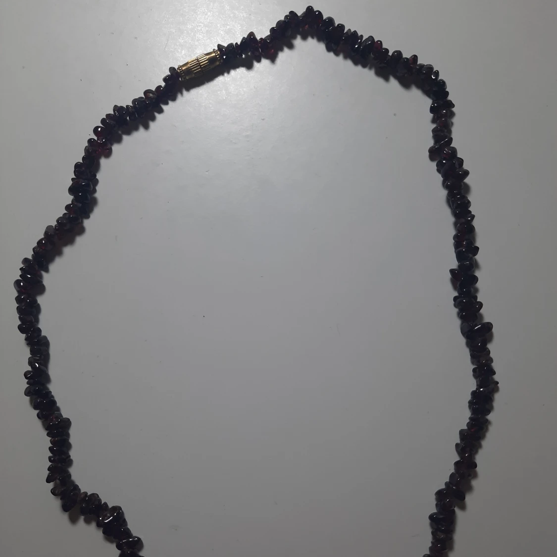 Halsband med mörklila stenar  - 91