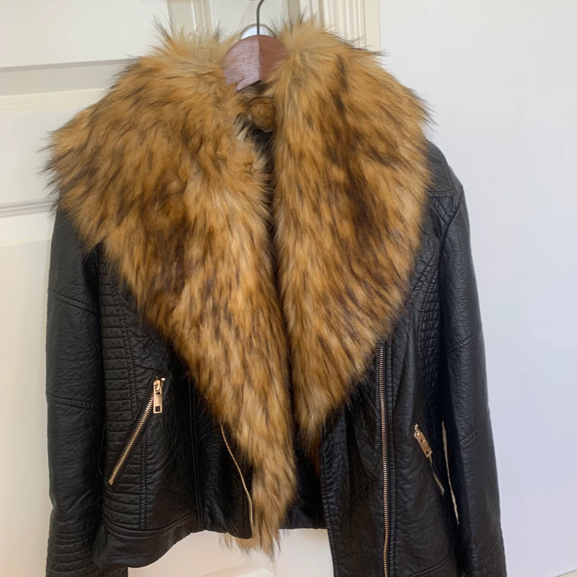 Skinnjacka med fakepäls