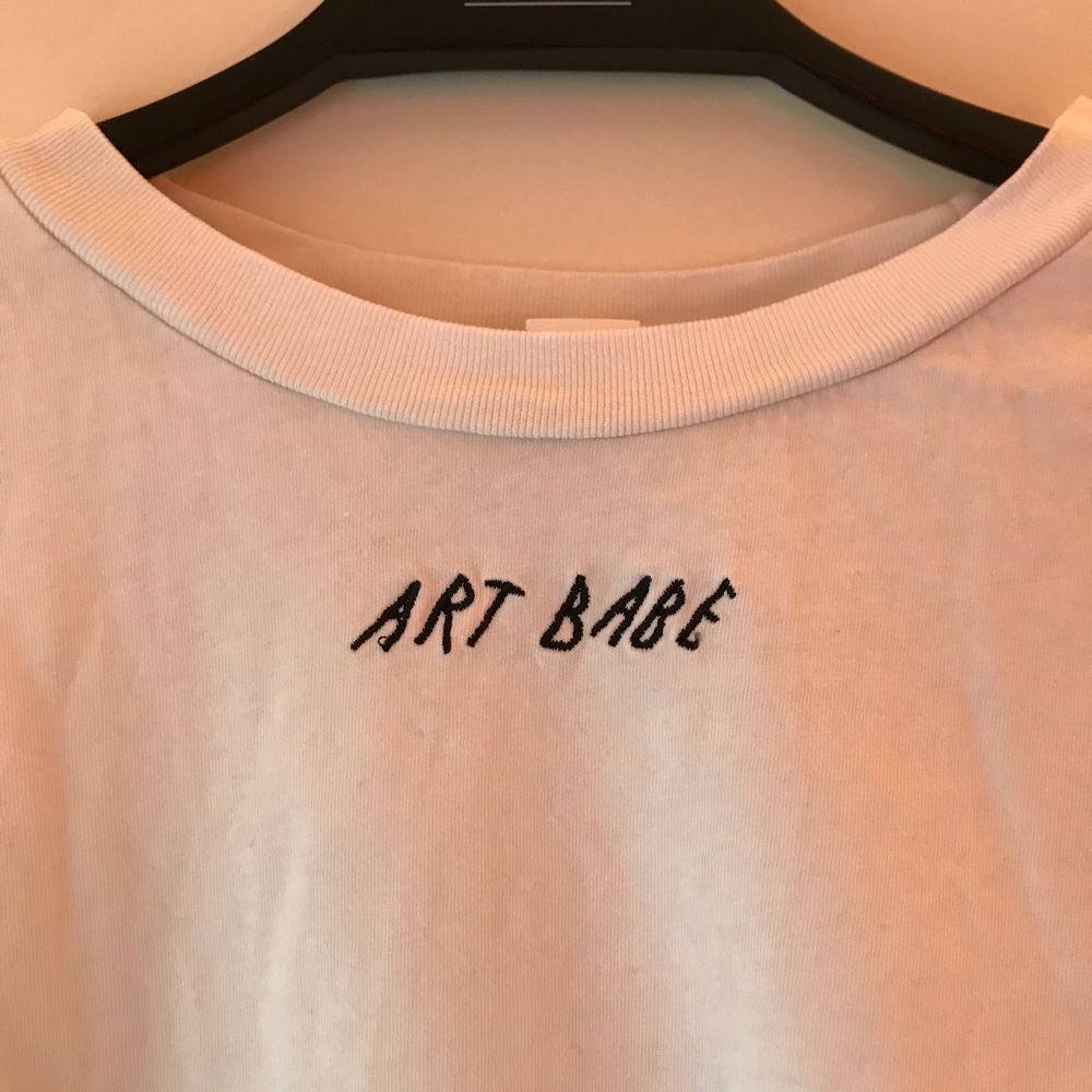 T-shirt från monki, knappt använd . T-shirts.