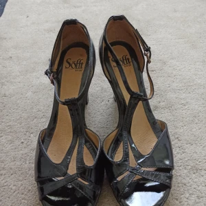Oanvända klackskor strl 39 - Endast provade mjuka klackskor från söfftshoes. Väldigt bekväma.