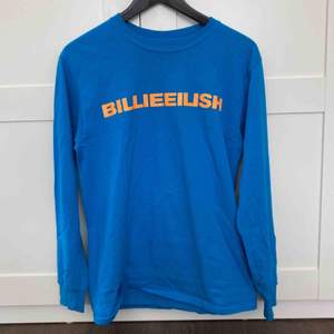 Säljer denna tröjan från Billie Eilish’s egna merch ”Blohsh” eftersom att jag inte använder den längre! Har använt den fåtal gånger. Nypris: 450, kom privat för frågor!!!