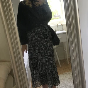 Lång kjol - Lång kjol med volanger, bra skick! Säljer då den inte används!