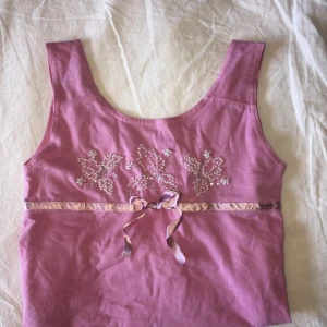 Jättesöt topp i S  - Säljer för 50kr❤️ kontakta mig för fler bilder!