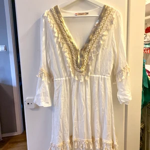 Boho klänning  - Oanvänd klänning från Azara Paris strl M - mötes i Sthlm innerstad/söder ut annars står du för frakt 