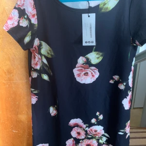 Klänning helt ny - Helt ny jätte fin klänning 