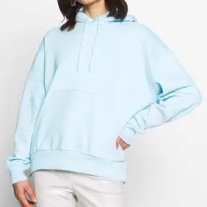 Säljer en jättefin blå hoodie! Sparsamt använd och i väldigt bra skick, den är INTE nopprig kan skicka bilder om det behövs. Den är i stolek S och är väldigt overzized på mig som vanligtvis har storlek S💙