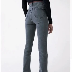 Zara jeans - Säljer dessa sjukt snygga slut sålda jeansen från zara. 