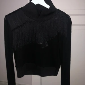 Gestuz - Helt oandvänd cool tröja! Köpt för 1.199kr säljs för 300kr!!! 