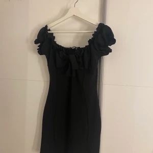 Klänning  - Sååå fin klänning från missguided i storlek 36! Säljer pga att den tyvärr är för liten för mig. Aldrig använd 💖