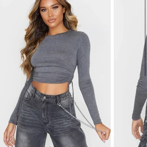 Long sleeve crop top - Säljer denna jättefina tröjan i storlek UK 6 alltså XS/S säljer då den är för liten för mig helt ny med prislapp på, frakt betalas av köparen ☺️