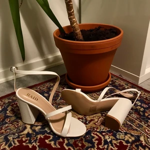 Skor från NAKD - OANVÄNDA(!) klackskor från NA-KD