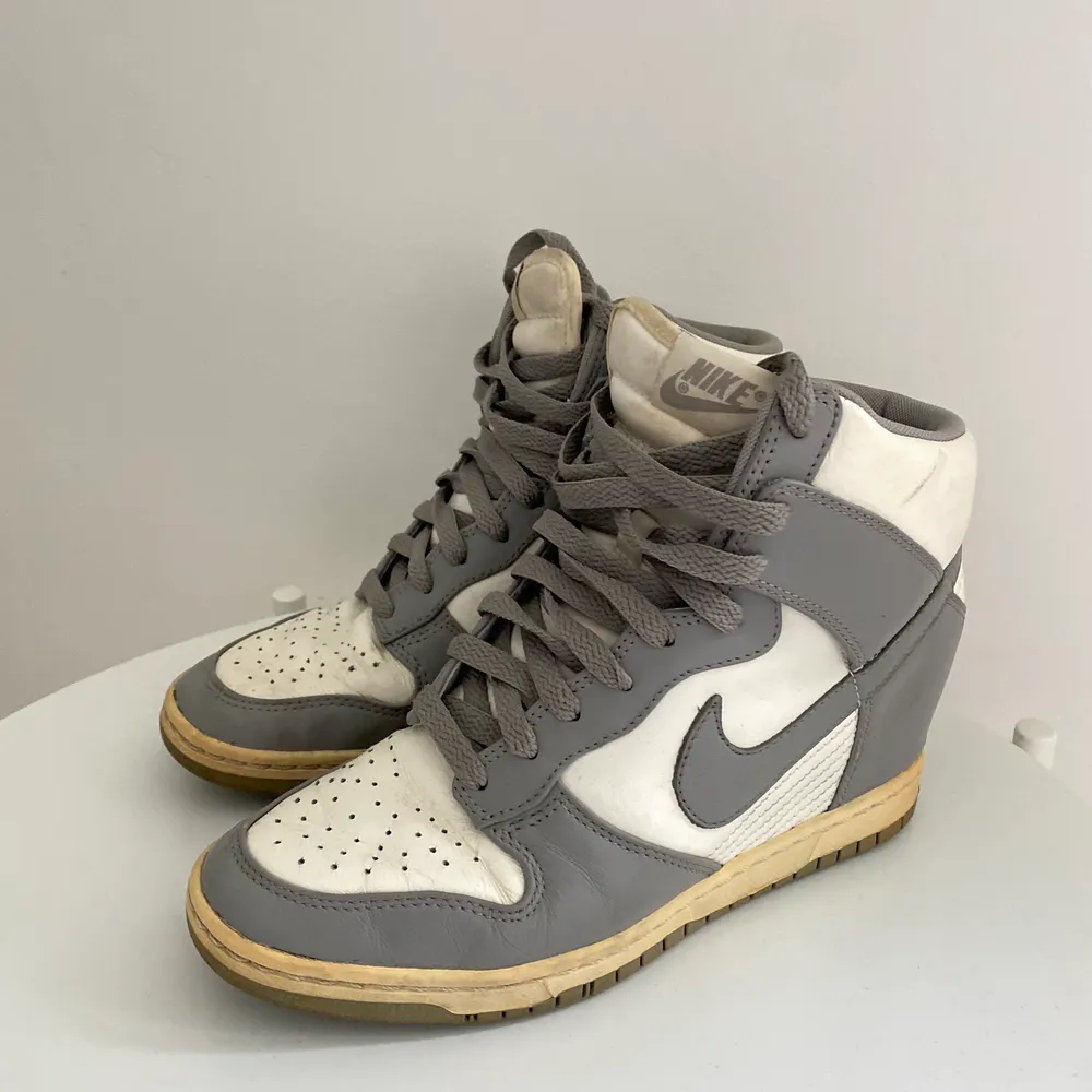 Nike dunk Sky High sneakers. Äkta. Orginalpris, ca.1500.. Skor.