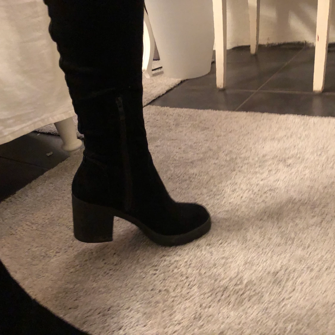 Svarta overknees - 91