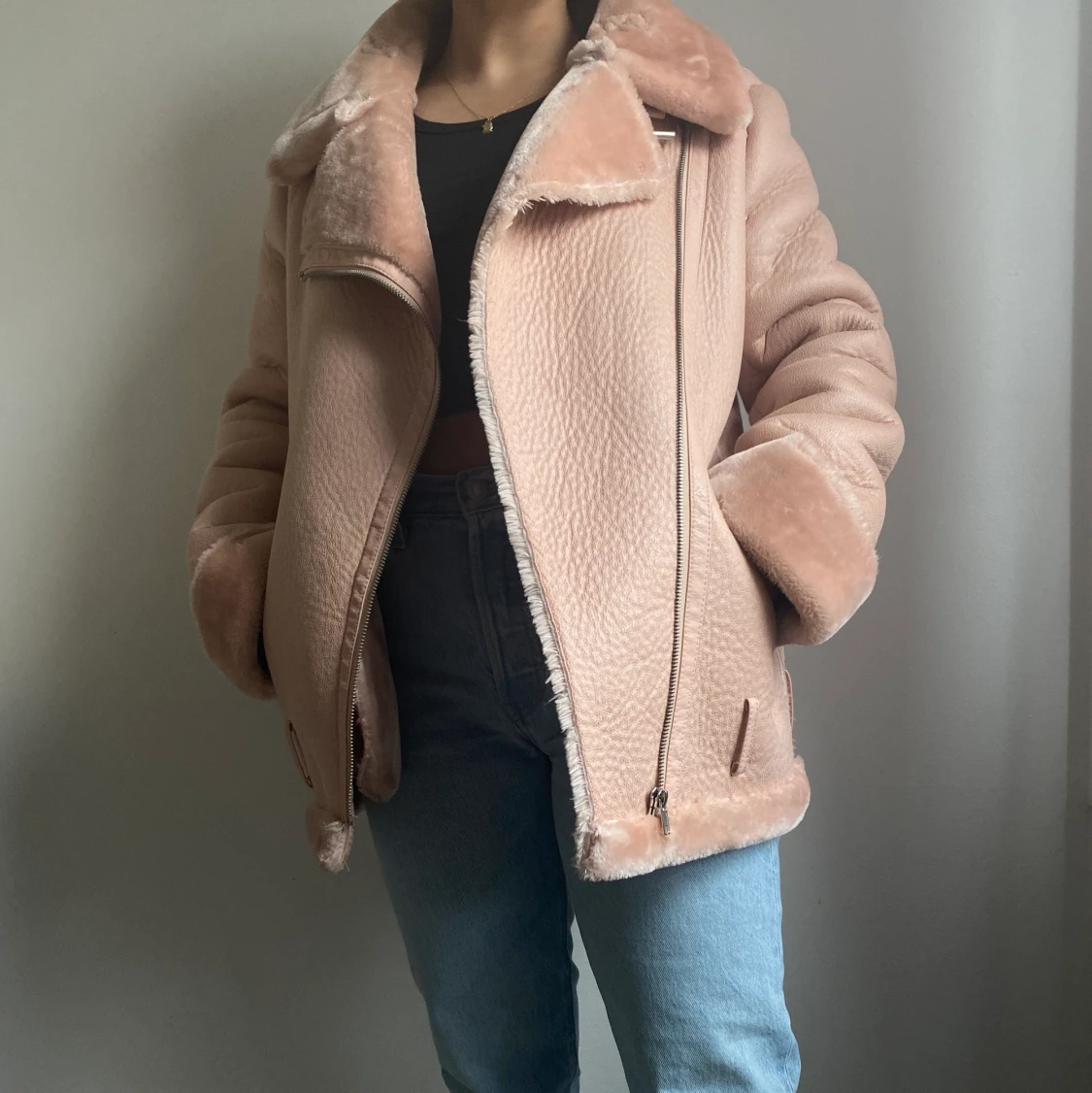 Rosa fluffig biker jacka