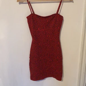 Klänning XS - Endast testad, frakten är inräknad i priset!🥰