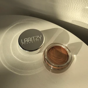 Laritzy Highlighter - NY! Highlighter i färgen ’Glory’, nypris 180 kr