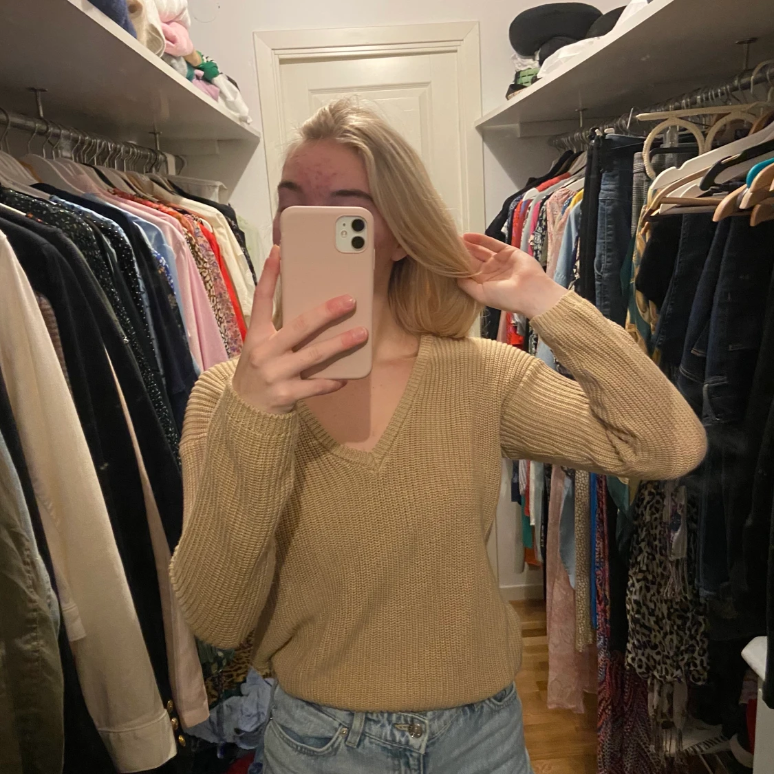 Beige stickad från NAKD