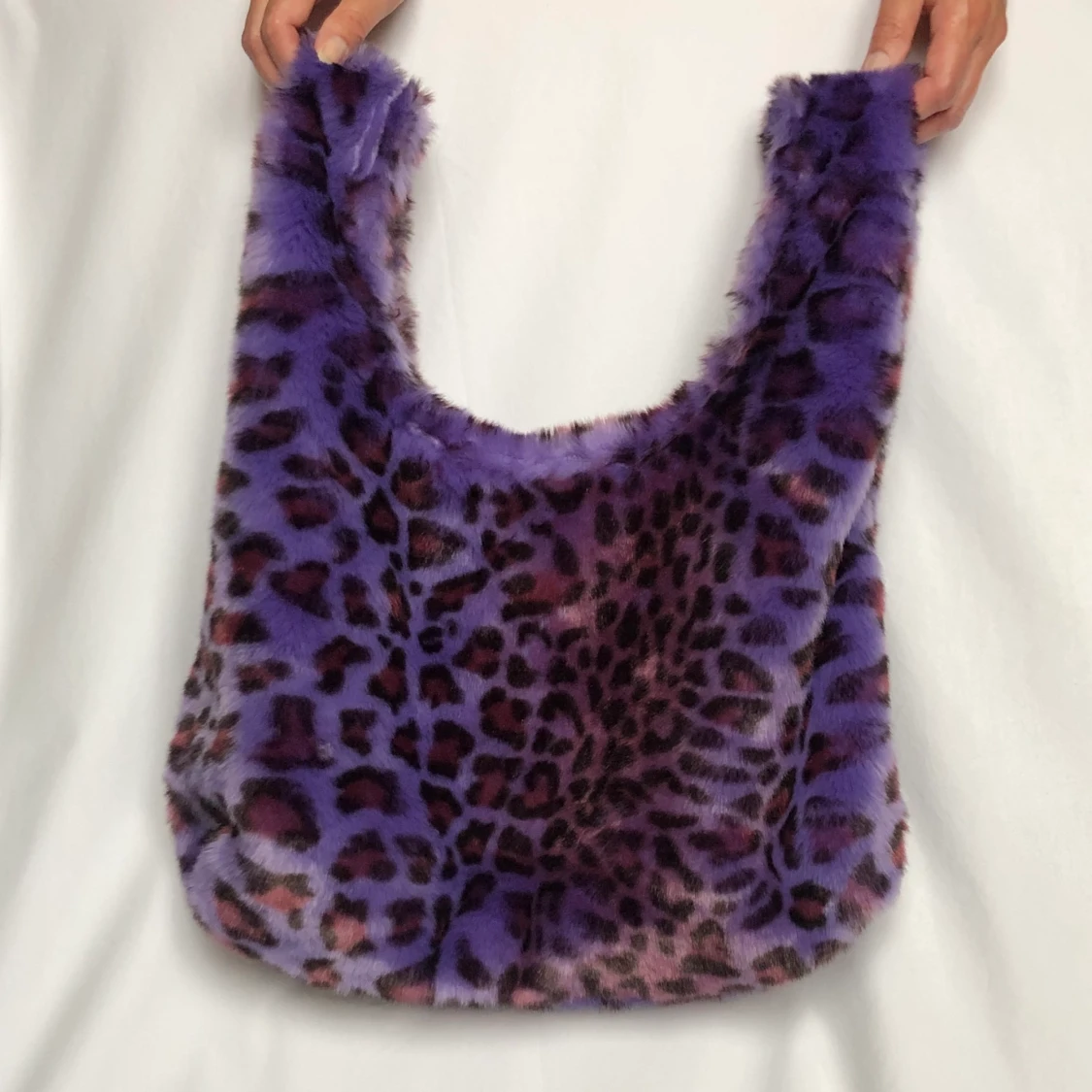 ✨Fluffig lila leopardväska ✨ - 90