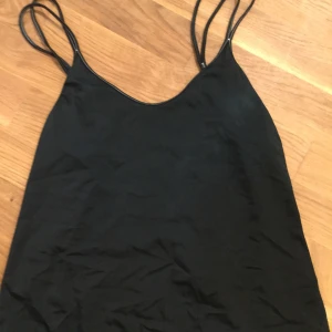 Mörk blått linne - storlek M, köpare står för frakt