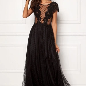 Ida Sjöstedt balklänning - Säljer nu min otroligt vackra balklänning från Ida Sjöstedt i modellen maxi dancer dress. Den är storlek 38/M. Perfekt längd på mig som är 174. Den går att lägga upp om den är för lång. Nyskick och aldrig använd pga inställd bal. Nypris 5000kr