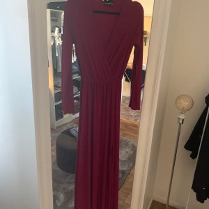 Långklänning  - Långklänning i mkt fint skick  👗stl xs passar även en S 😊 hämtas på plats eller skickas 😊