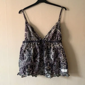 Odd Molly linne - Odd Molly linne i storlek 3. Sparsamt använd.